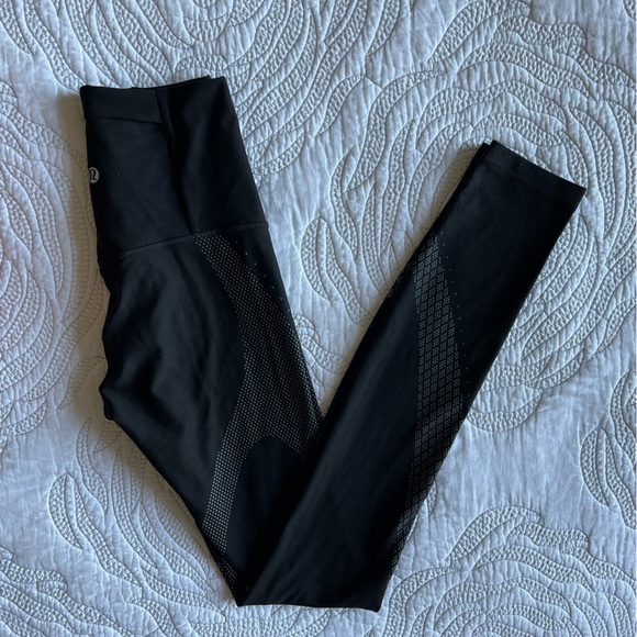 Lululemon - Mapped Out High-Rise Tight 28" - Black / Glacier Grey - Picture 12 of 12